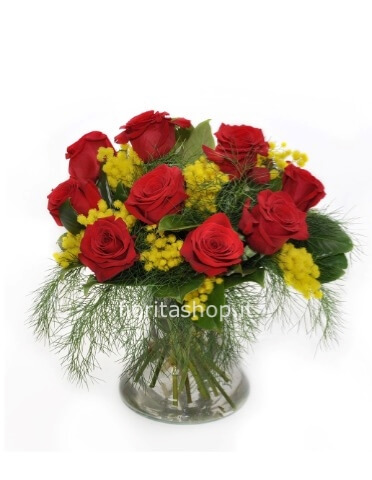 Bouquet con mimosa e rose rosse o lilla o gialle