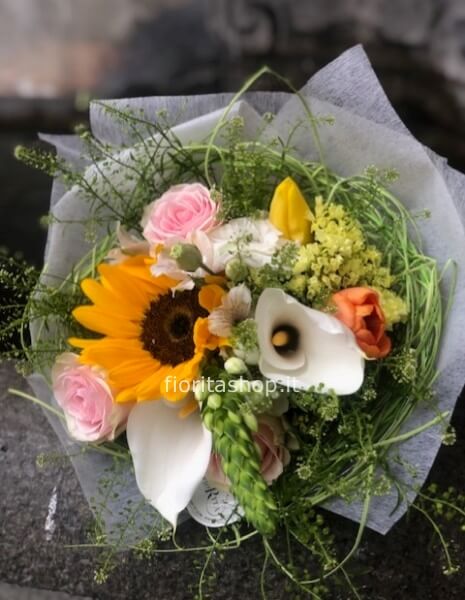Bouquet di fiori misti di stagione